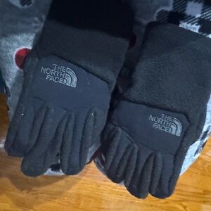 The North Face Youth Black Fleece Gloves